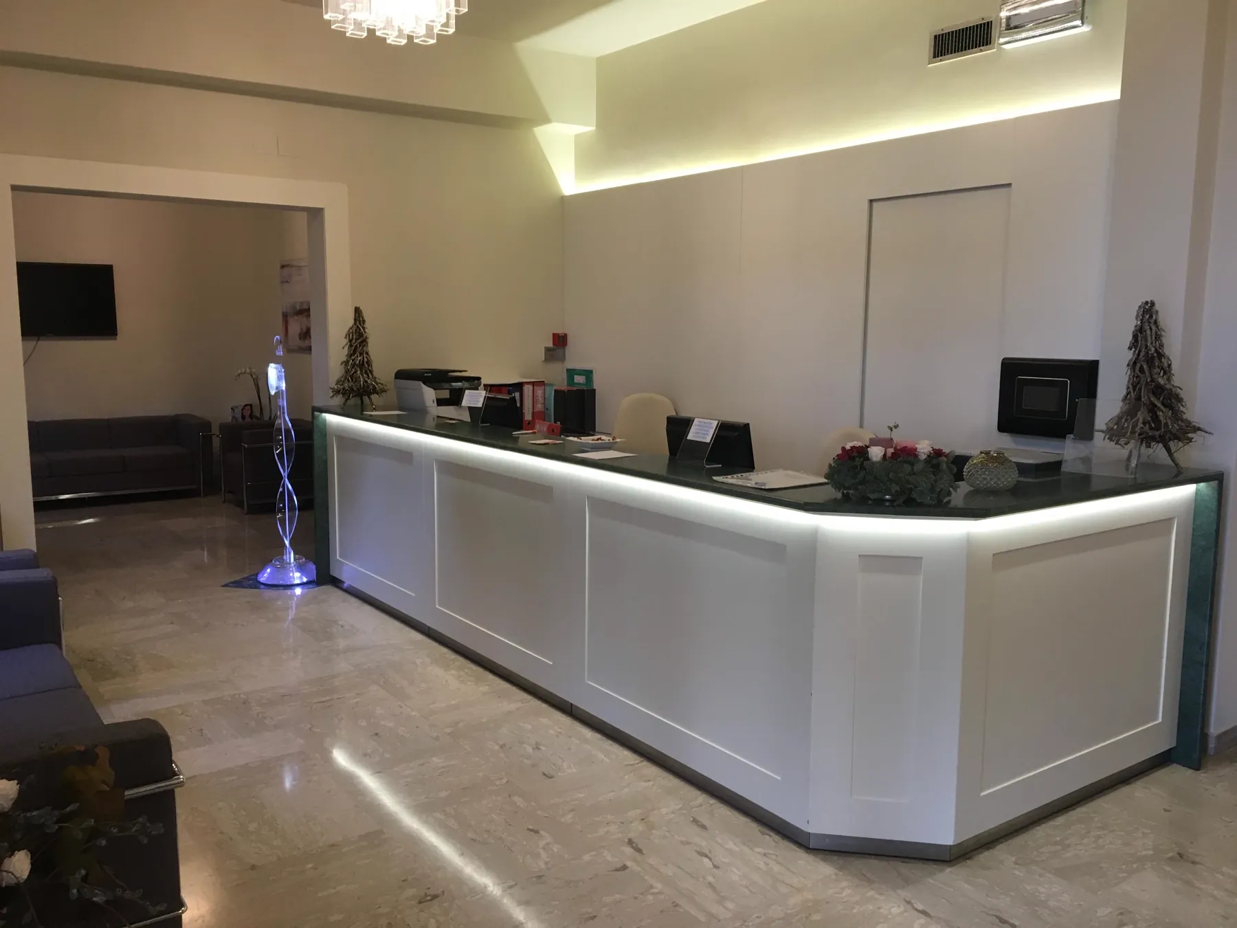 Rivestimento bancone e pareti, Clinica Diaz – Padova – foto 3