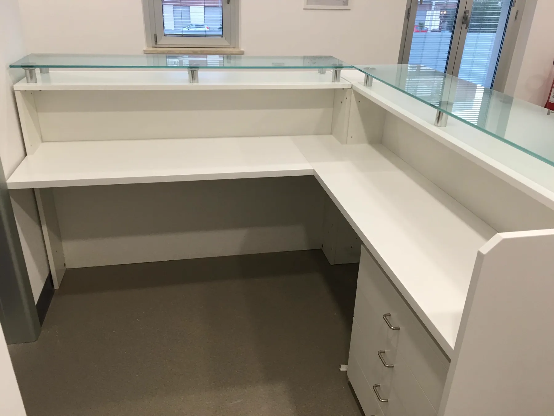 Bancone reception LifeCare, Pescara – foto 3