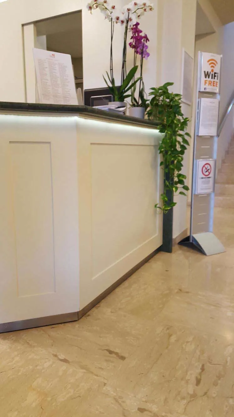 Rivestimento bancone e pareti, Clinica Diaz – Padova – foto 5