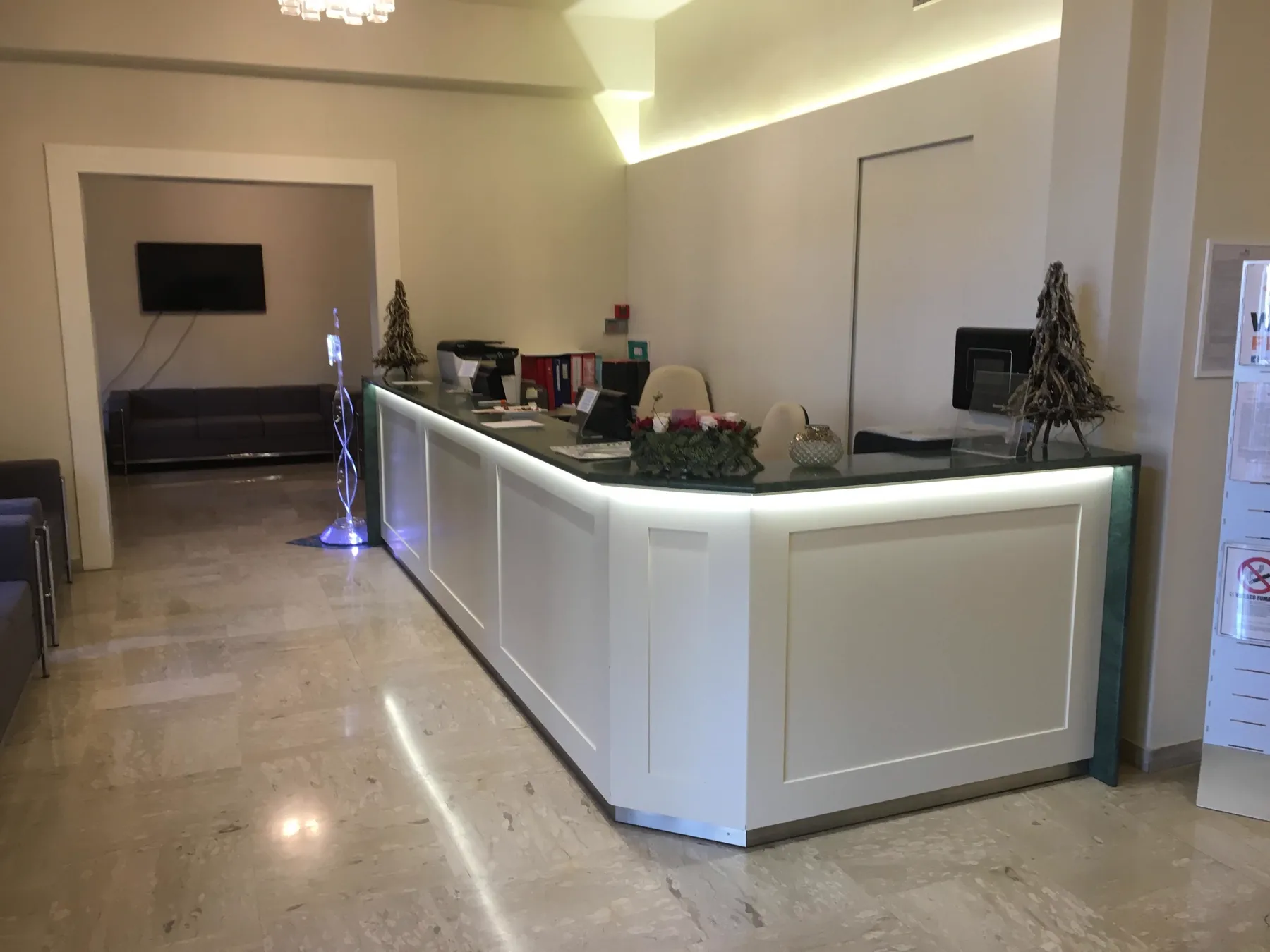 Rivestimento bancone e pareti, Clinica Diaz – Padova – foto 2
