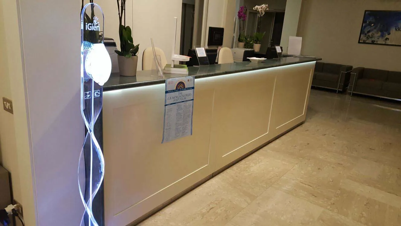 Bancone reception LifeCare, Pescara – foto 4