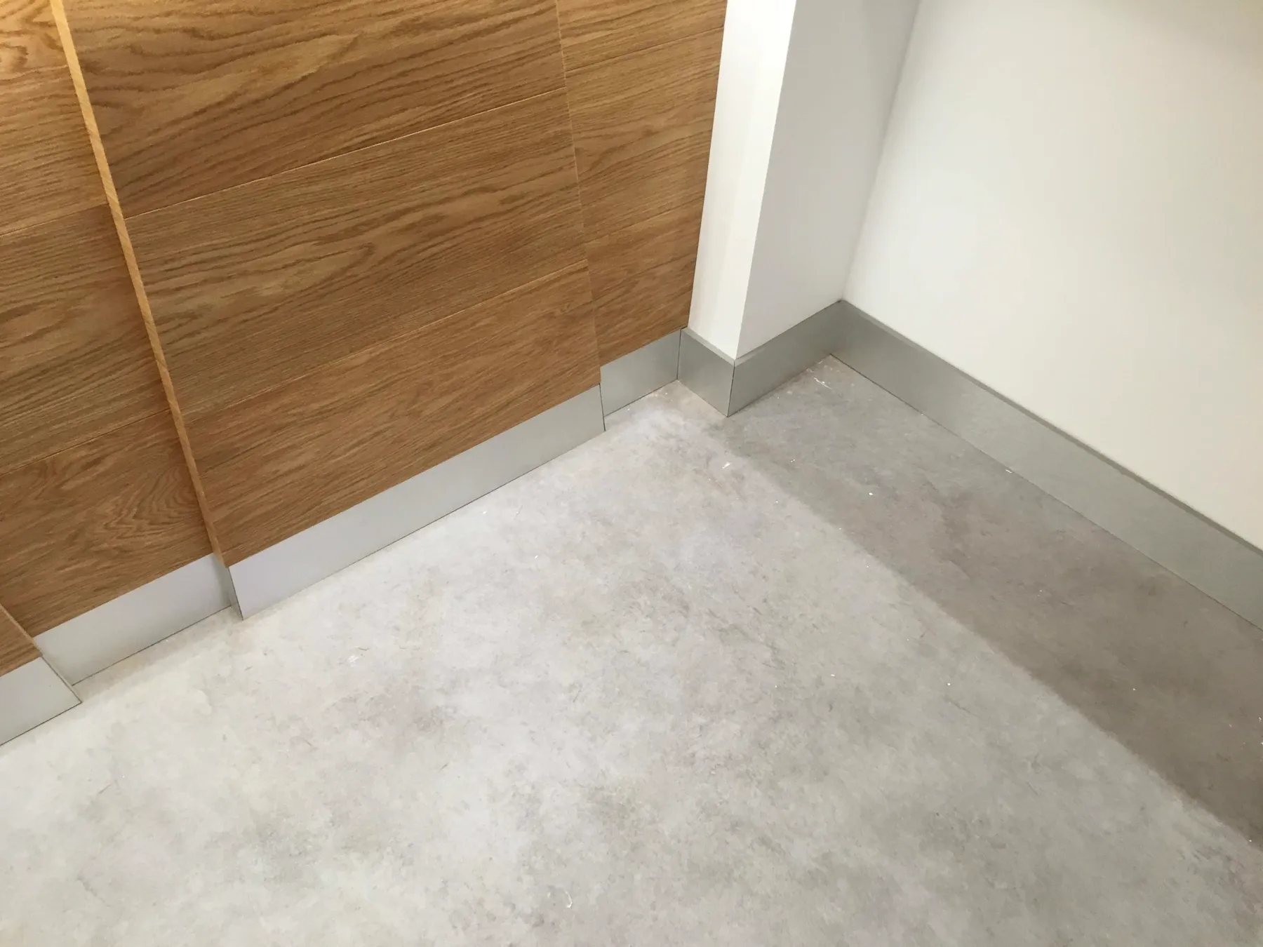 Rivestimenti e arredi bar, Villa Igea – Ancona – foto 12