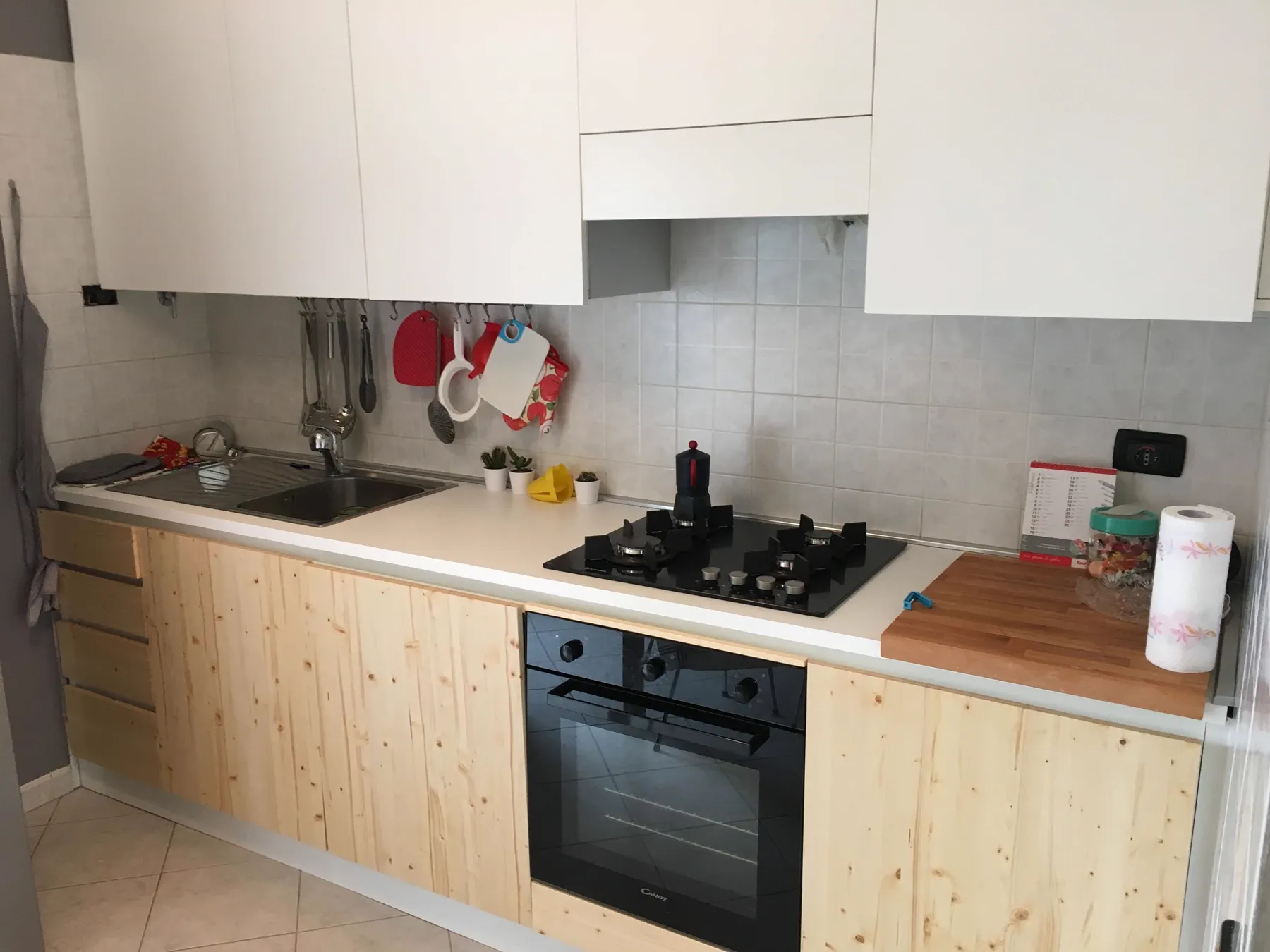 Cucina con ante in abete lamellare