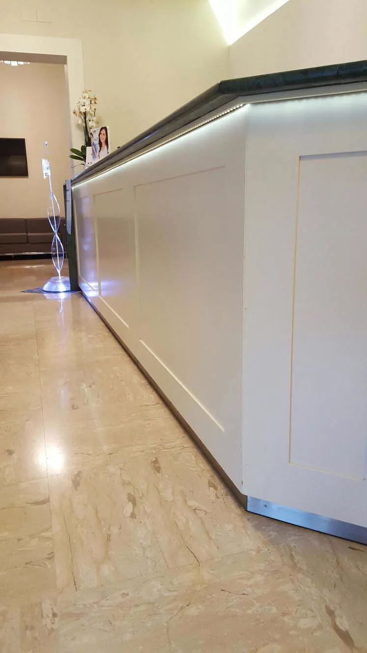 Rivestimento bancone e pareti, Clinica Diaz – Padova – foto 4
